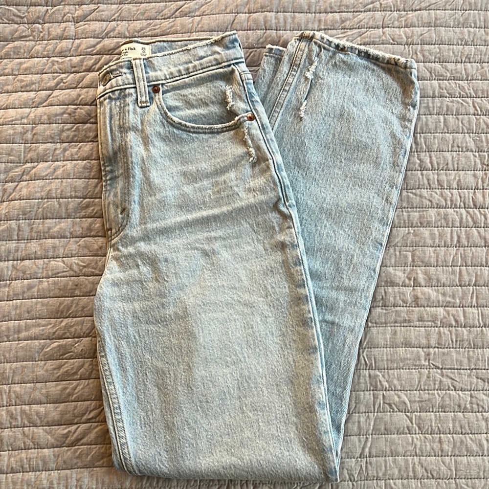 Abercrombie 90s straight ultra high rise jeans, size 25 / 0 regular inseam